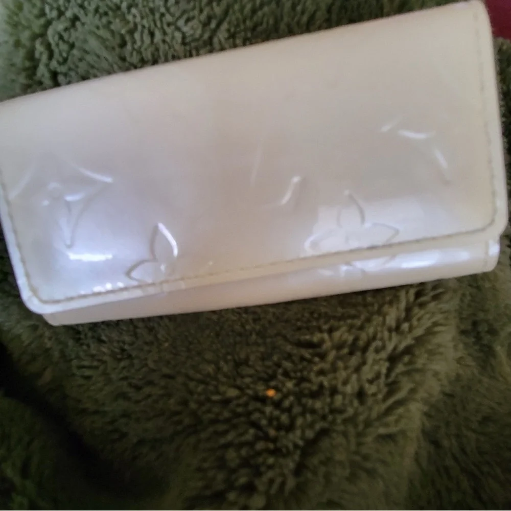 Louis Vuitton White Leather Card Holder - Picture 5 of 7